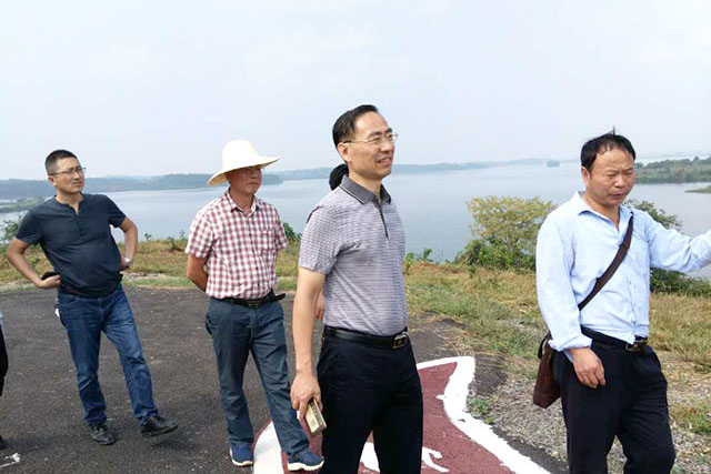 岳陽(yáng)市農(nóng)業(yè)委員會(huì)主任孫志誠(chéng) 一行視察召豐合作社基地